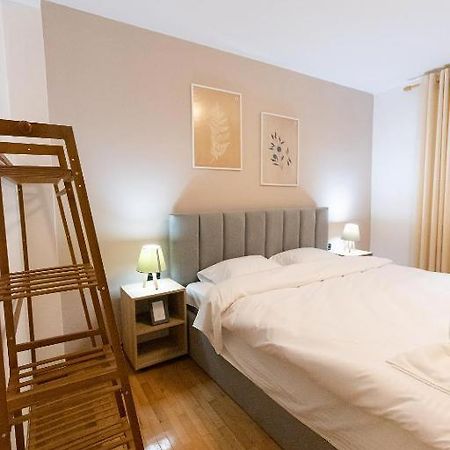 Light-2 Lovely Apartment In Тирана Екстер'єр фото