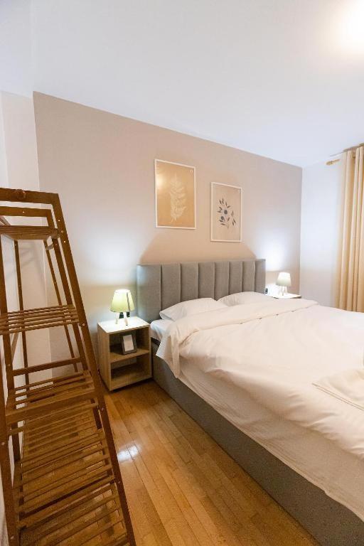 Light-2 Lovely Apartment In Тирана Екстер'єр фото