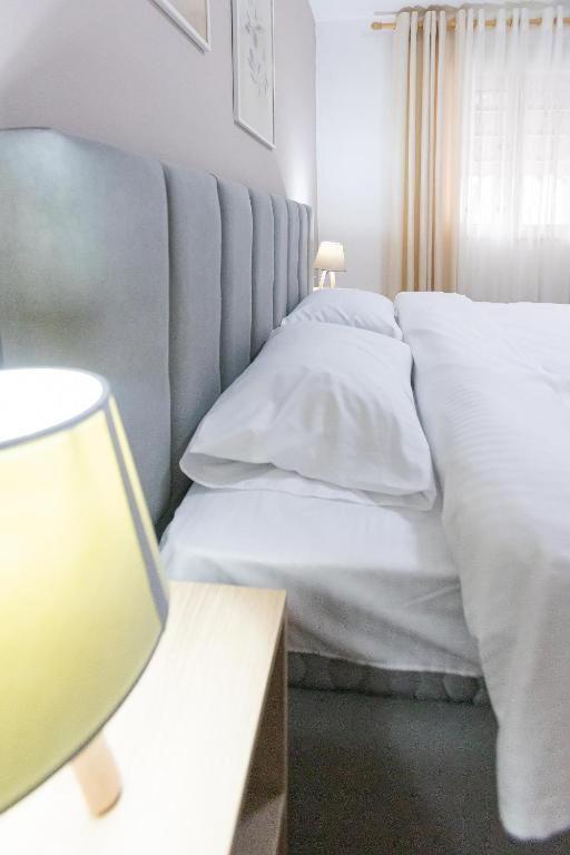 Light-2 Lovely Apartment In Тирана Екстер'єр фото