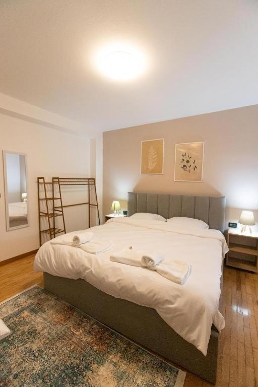 Light-2 Lovely Apartment In Тирана Екстер'єр фото