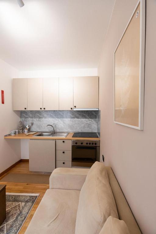 Light-2 Lovely Apartment In Тирана Екстер'єр фото