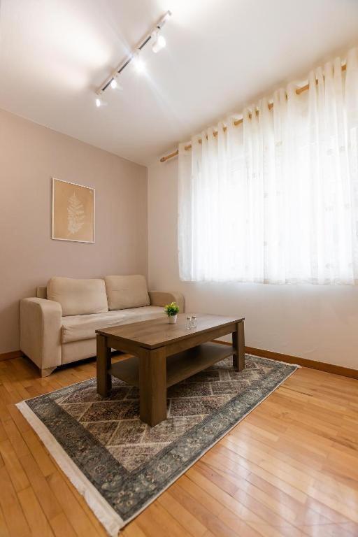 Light-2 Lovely Apartment In Тирана Екстер'єр фото